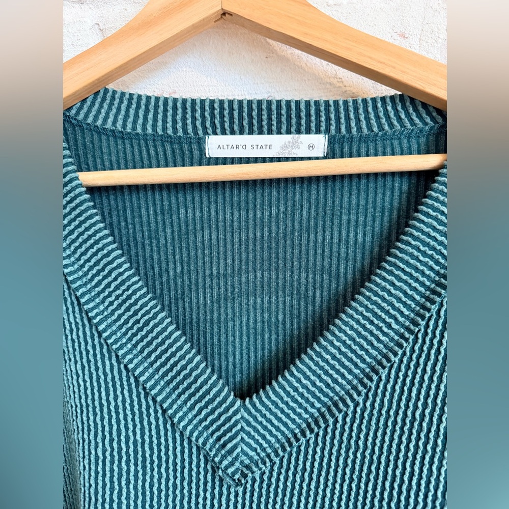 Altar’d State Green Ribbed V-Neck Top | Oversized Cozy Knit | Size M - Picture 4 of 10